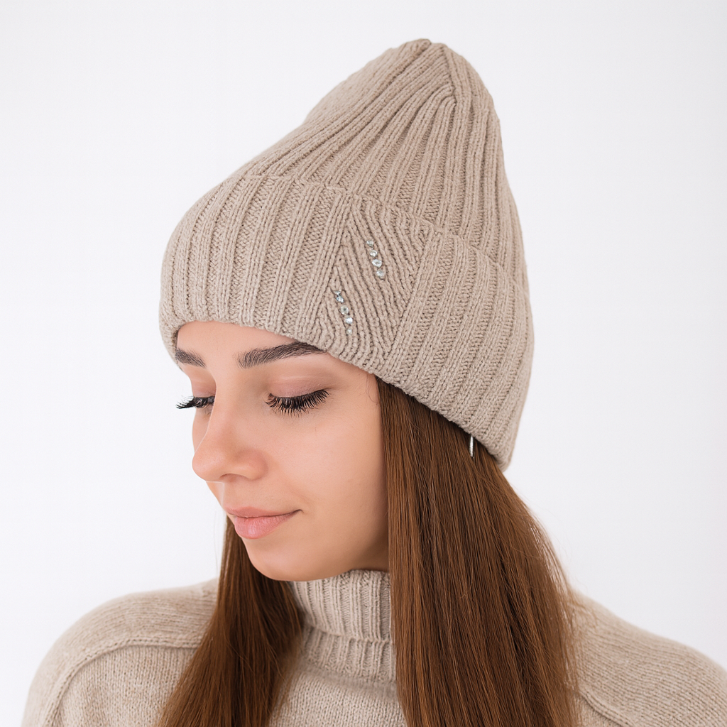 ARIGA - Berretto Donna in Lana Merino Extrafine 100% con Strass – Caldo, Elegante e Termoregolante per l’Inverno.